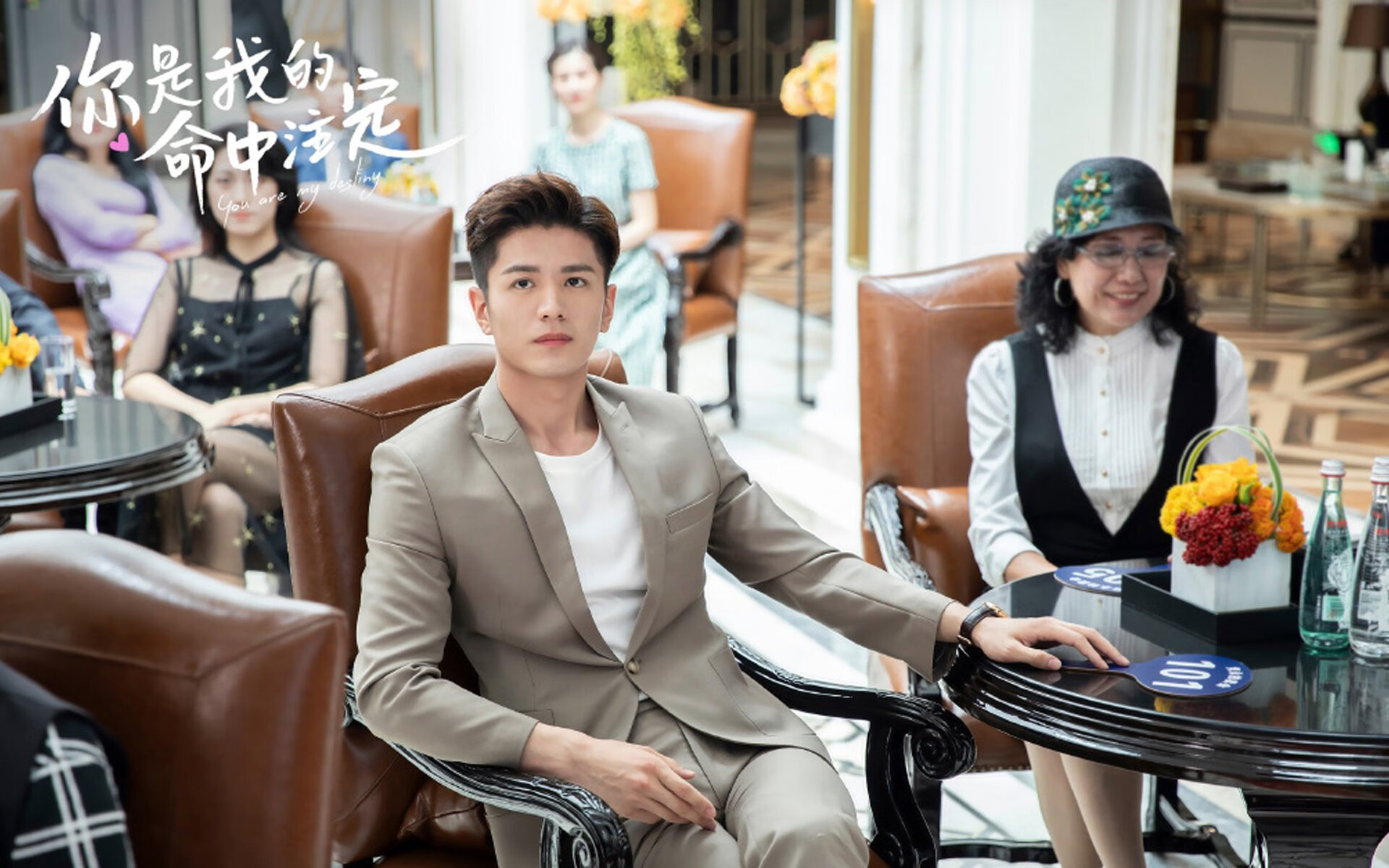 赛场内外:五大联赛名将的成长故事,五大联赛获得冠军最多的球员